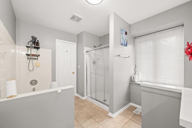 399 Catbird Lane, Deerfield, IL 60015