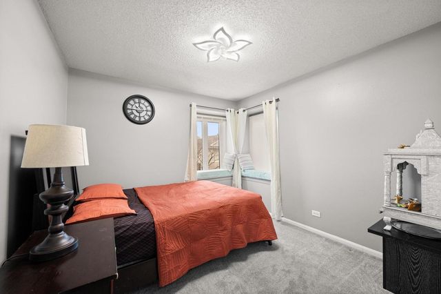 399 Catbird Lane, Deerfield, IL 60015