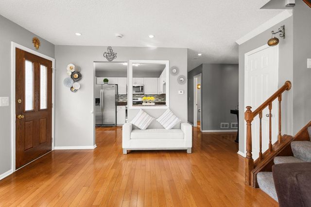 399 Catbird Lane, Deerfield, IL 60015