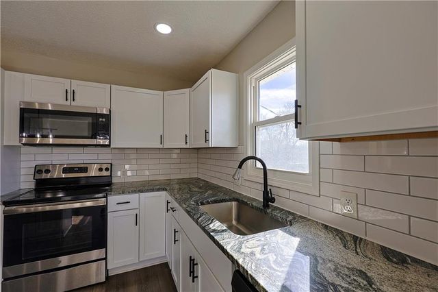 525 N Stevenson Street, Olathe, KS 66061