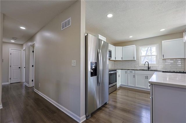 525 N Stevenson Street, Olathe, KS 66061