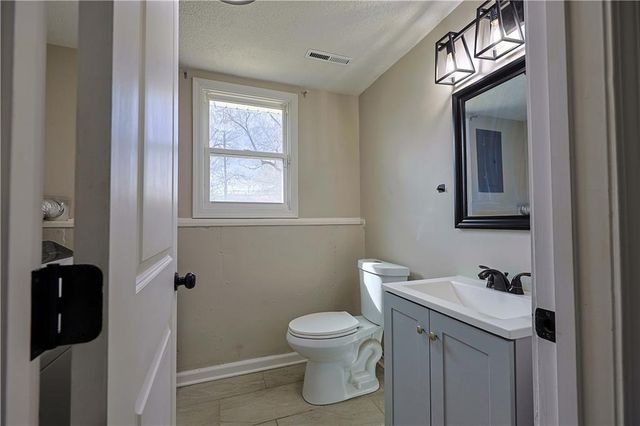 525 N Stevenson Street, Olathe, KS 66061