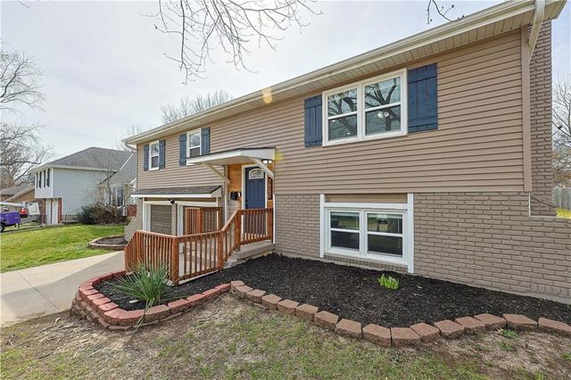 525 N Stevenson Street, Olathe, KS 66061