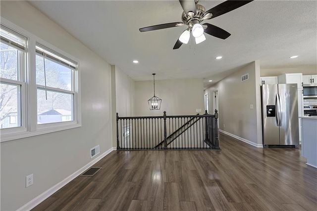 525 N Stevenson Street, Olathe, KS 66061