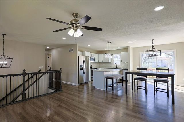 525 N Stevenson Street, Olathe, KS 66061