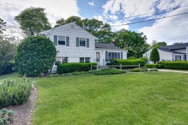 714 Tanglewood Road, West Islip, NY 11795