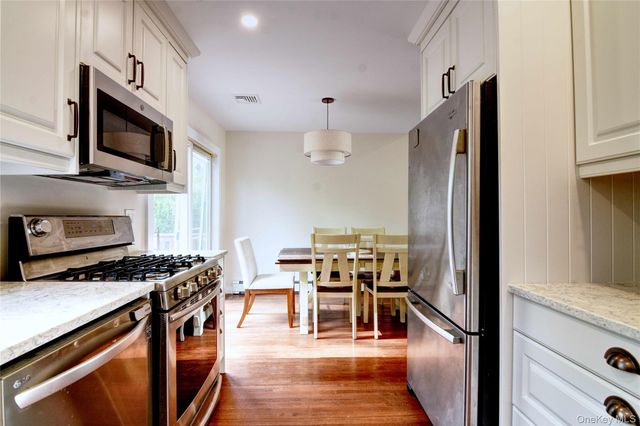 714 Tanglewood Road, West Islip, NY 11795