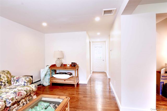 714 Tanglewood Road, West Islip, NY 11795