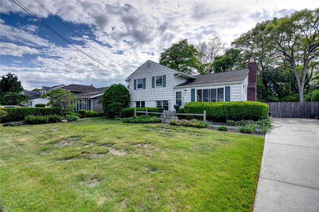 714 Tanglewood Road, West Islip, NY 11795