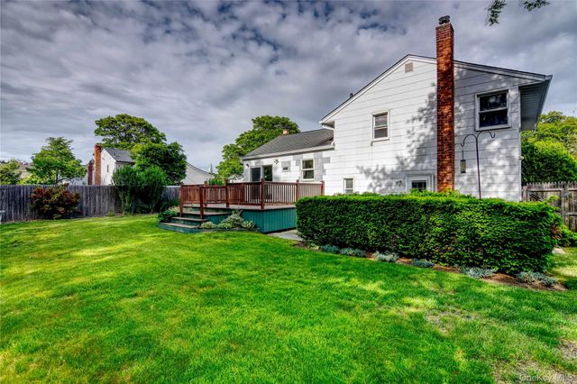 714 Tanglewood Road, West Islip, NY 11795