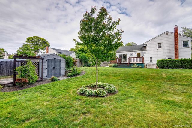 714 Tanglewood Road, West Islip, NY 11795