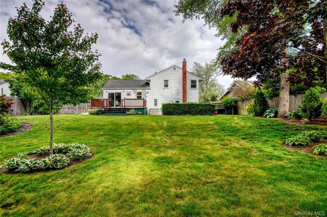 714 Tanglewood Road, West Islip, NY 11795