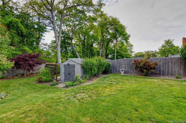 714 Tanglewood Road, West Islip, NY 11795