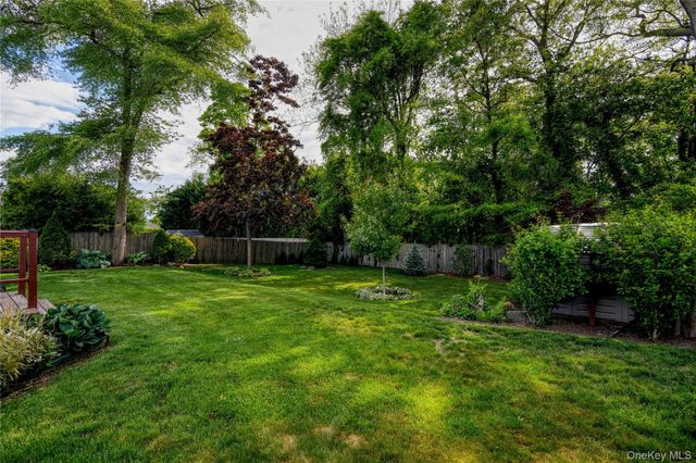 714 Tanglewood Road, West Islip, NY 11795