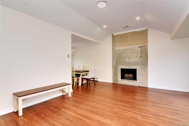 714 Tanglewood Road, West Islip, NY 11795