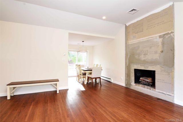 714 Tanglewood Road, West Islip, NY 11795