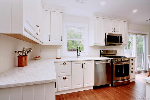 714 Tanglewood Road, West Islip, NY 11795