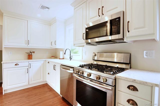 714 Tanglewood Road, West Islip, NY 11795