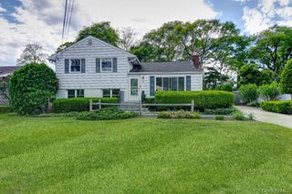 714 Tanglewood Road, West Islip, NY 11795