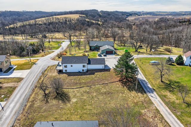8479 Lakeshore Drive, Dexter, IA 50070