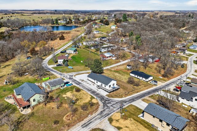 8479 Lakeshore Drive, Dexter, IA 50070