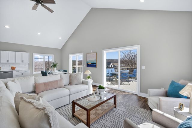 8479 Lakeshore Drive, Dexter, IA 50070