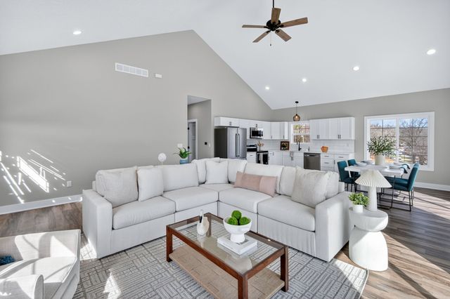 8479 Lakeshore Drive, Dexter, IA 50070