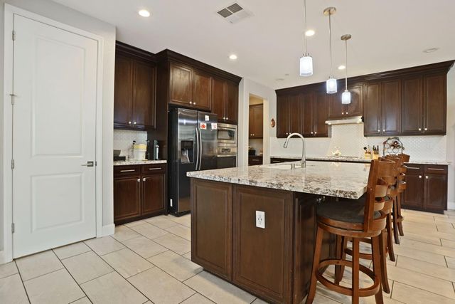 185 Jubilee Ln, Lodi, CA 95242