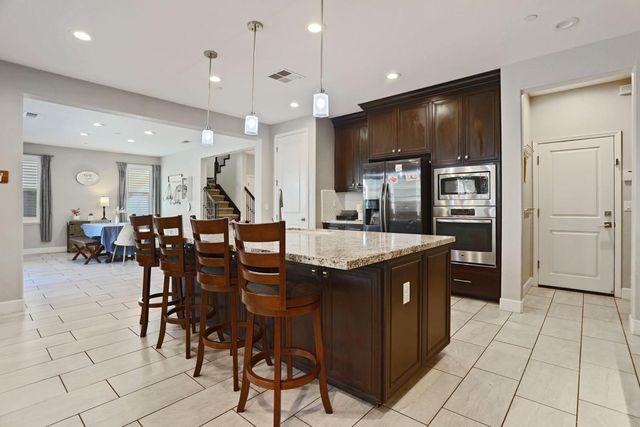 185 Jubilee Ln, Lodi, CA 95242