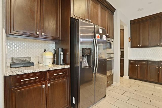 185 Jubilee Ln, Lodi, CA 95242
