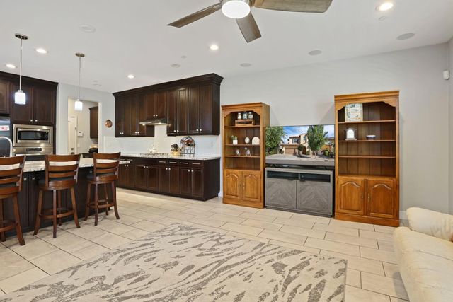 185 Jubilee Ln, Lodi, CA 95242