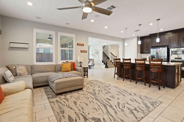 185 Jubilee Ln, Lodi, CA 95242