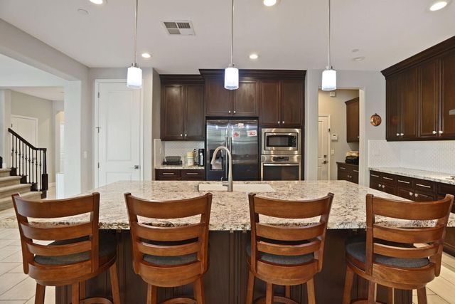 185 Jubilee Ln, Lodi, CA 95242