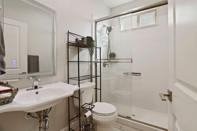 185 Jubilee Ln, Lodi, CA 95242
