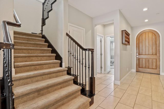 185 Jubilee Ln, Lodi, CA 95242