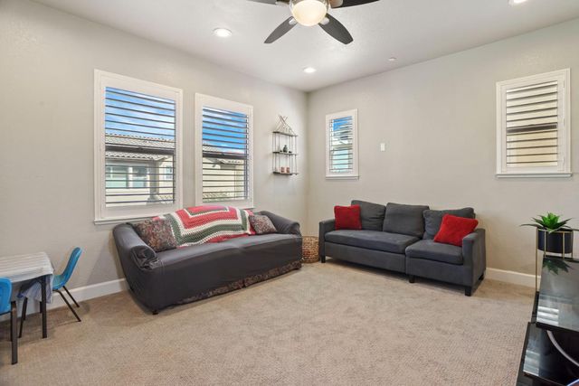 185 Jubilee Ln, Lodi, CA 95242