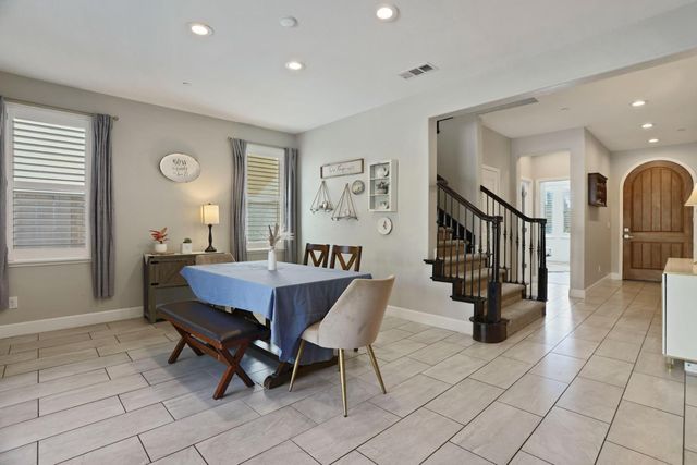 185 Jubilee Ln, Lodi, CA 95242