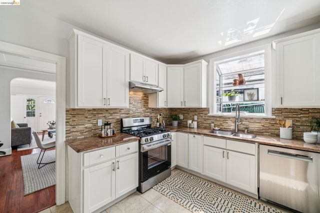 2229 21St Ave, Oakland, CA 94606