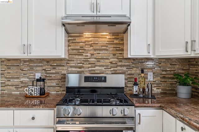 2229 21St Ave, Oakland, CA 94606
