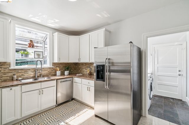 2229 21St Ave, Oakland, CA 94606