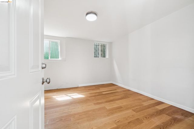 2229 21St Ave, Oakland, CA 94606