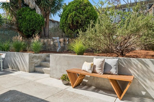 2229 21St Ave, Oakland, CA 94606