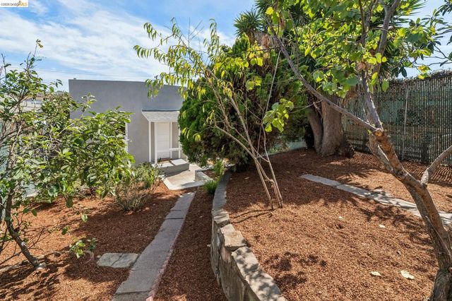 2229 21St Ave, Oakland, CA 94606