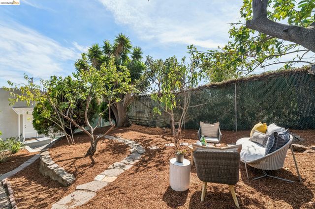 2229 21St Ave, Oakland, CA 94606