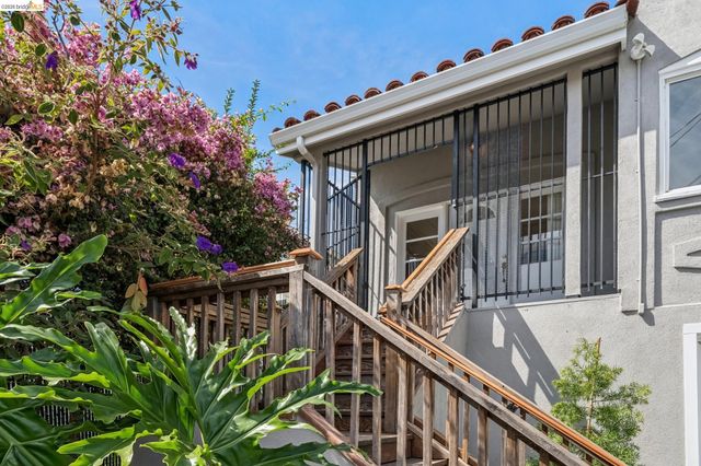 2229 21St Ave, Oakland, CA 94606