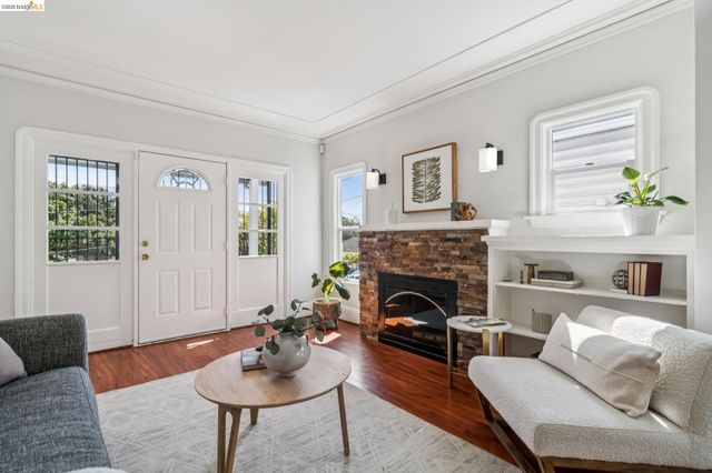 2229 21St Ave, Oakland, CA 94606