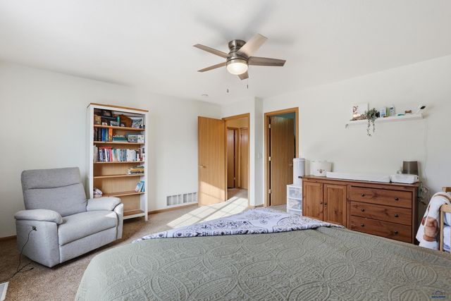 645 EARLEEN ST, Rapid City, SD 57701