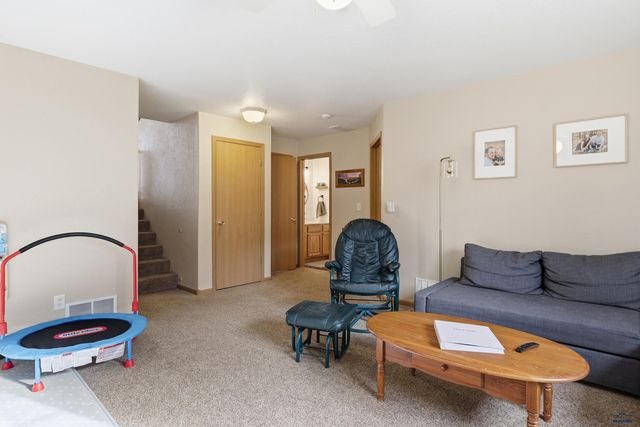 645 EARLEEN ST, Rapid City, SD 57701