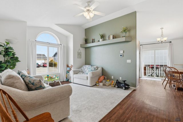 645 EARLEEN ST, Rapid City, SD 57701