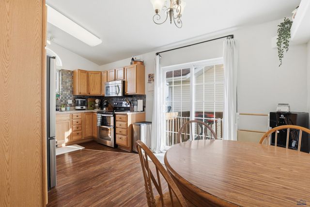 645 EARLEEN ST, Rapid City, SD 57701